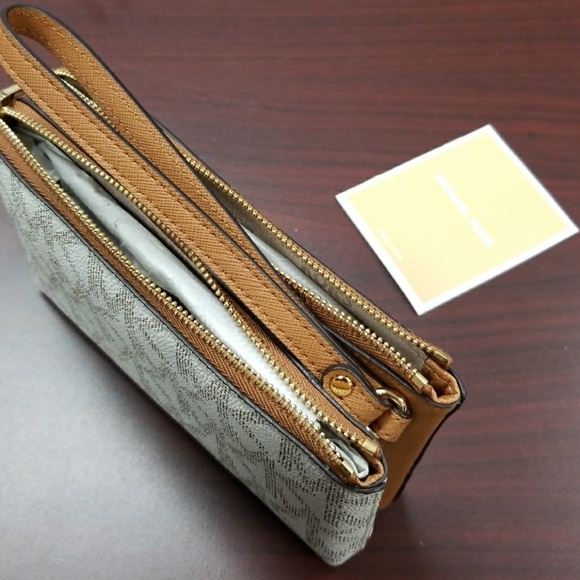 NWT Michael Kors Jet Set Travel Wrislet - Picture 5 of 8